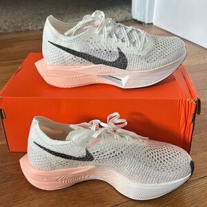 Nike ZoomX Vaporfly Next% 3 Crimson Tint Size 7 Women
